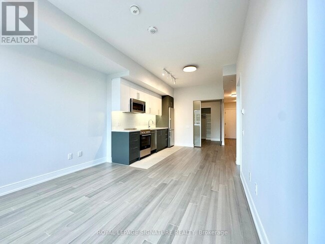 Building Photo - 664 Spadina Ave.