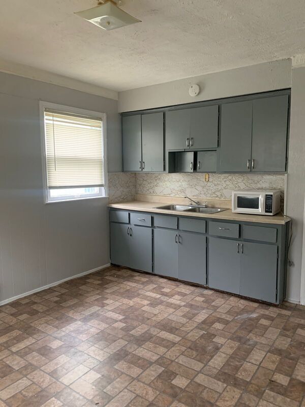 Building Photo - 13570 Stahelin Rd