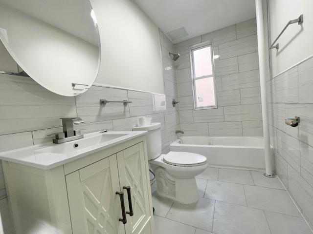 Building Photo - 3 bedroom in BRONX NY 10461