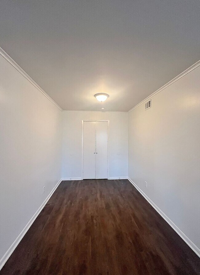 Foto del edificio - This 3/2/1 Nestled on Oversized Lot in Ced...