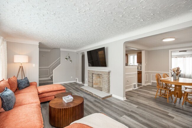 Building Photo - 3 BED 2 BATH BEAUTIFUL SINGLE FAMILY HOME!