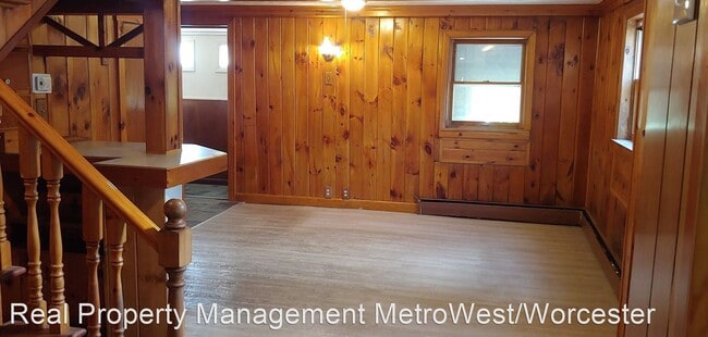 Building Photo - 3 br, 1 bath House - 1 Railroad Court