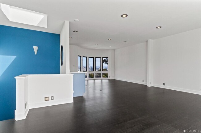 Building Photo - 4 Museum Way