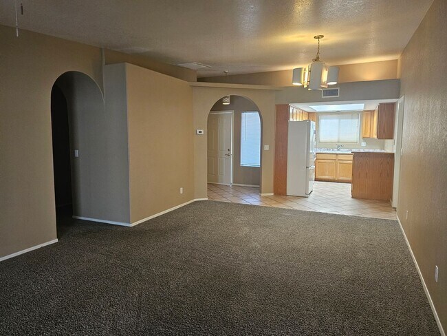 Building Photo - Unfurnished Long Term