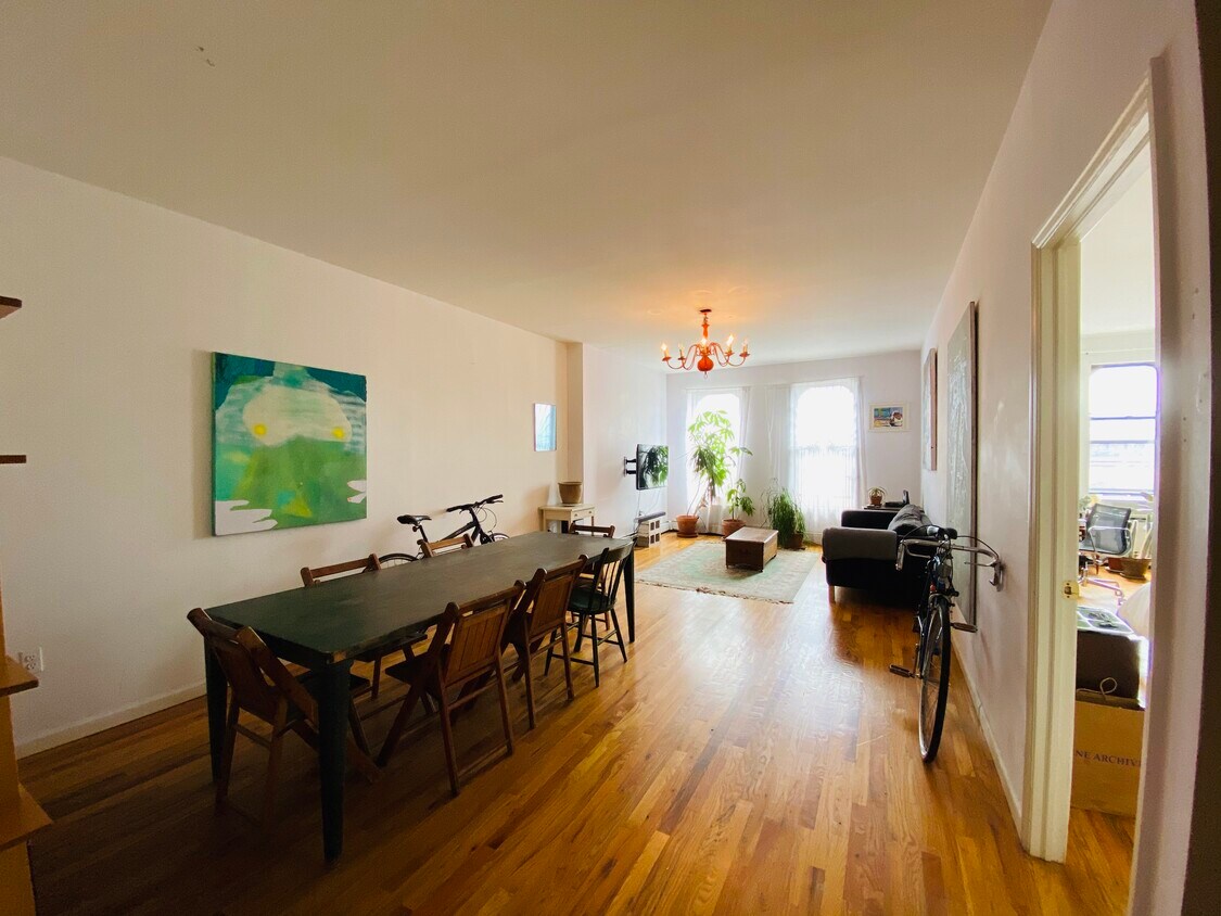 Foto principal - 301 Knickerbocker Ave