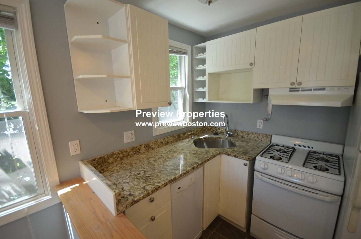 Primary Photo - 12 Cheever Ct