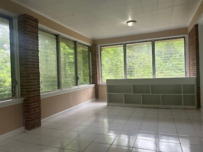 Foto del edificio - 3 bed and 1.5 bath in Decatur!