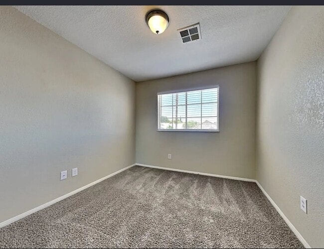 Foto del edificio - 5709 Heatherwood St
