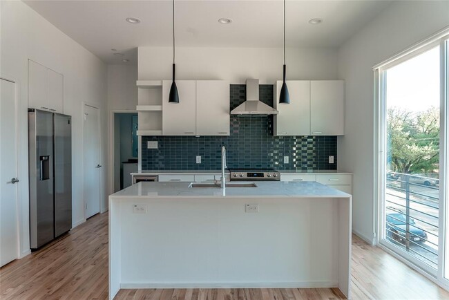 Foto del edificio - 5931 Ross Ave