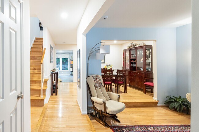Foto del edificio - 9843 Campbell Dr