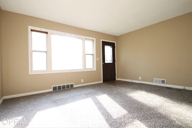 Building Photo - 3 br, 1 bath House - 4468 S. 60th Ave