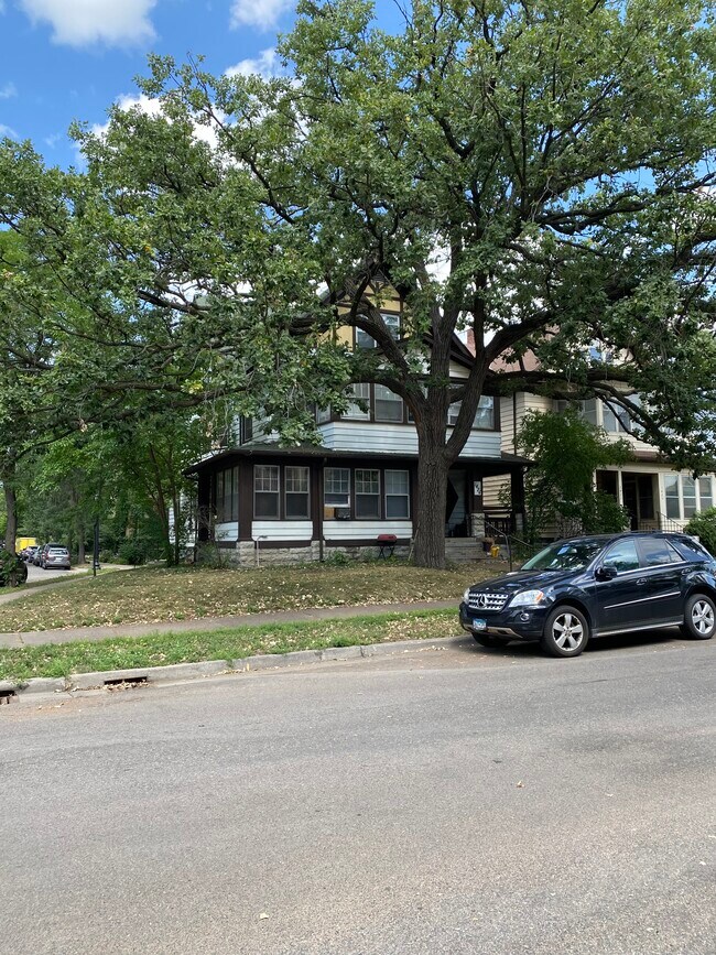 Building Photo - 1424 W 26th St