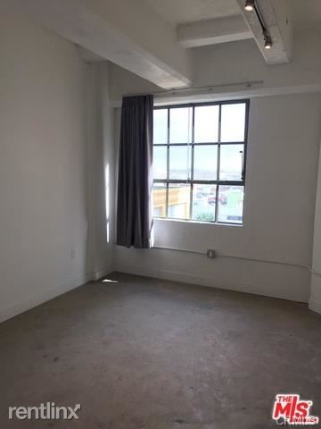 Building Photo - 730 S Los Angeles St