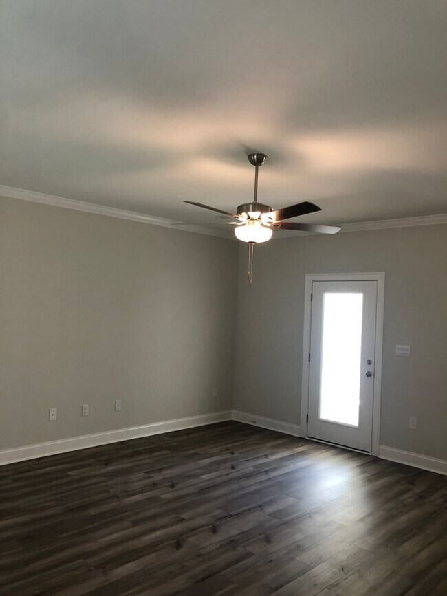 Building Photo - 129 Hunters Hill Wy