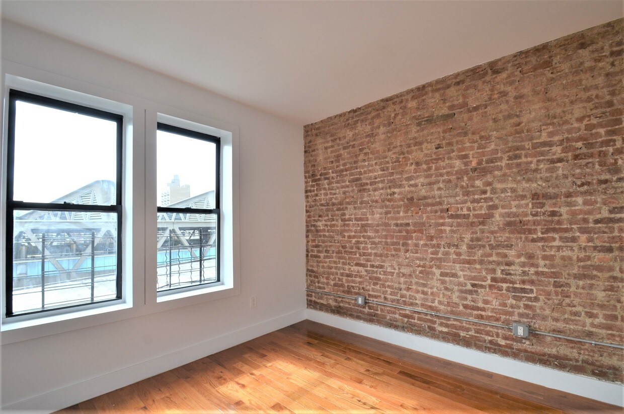 Primary Photo - 706 W 180th St