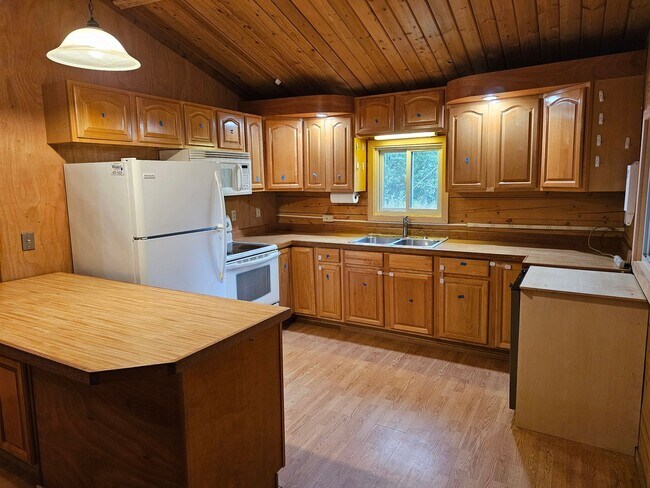 Foto del edificio - Cozy 2-Bedroom Home Off Farmer's Loop – Co...