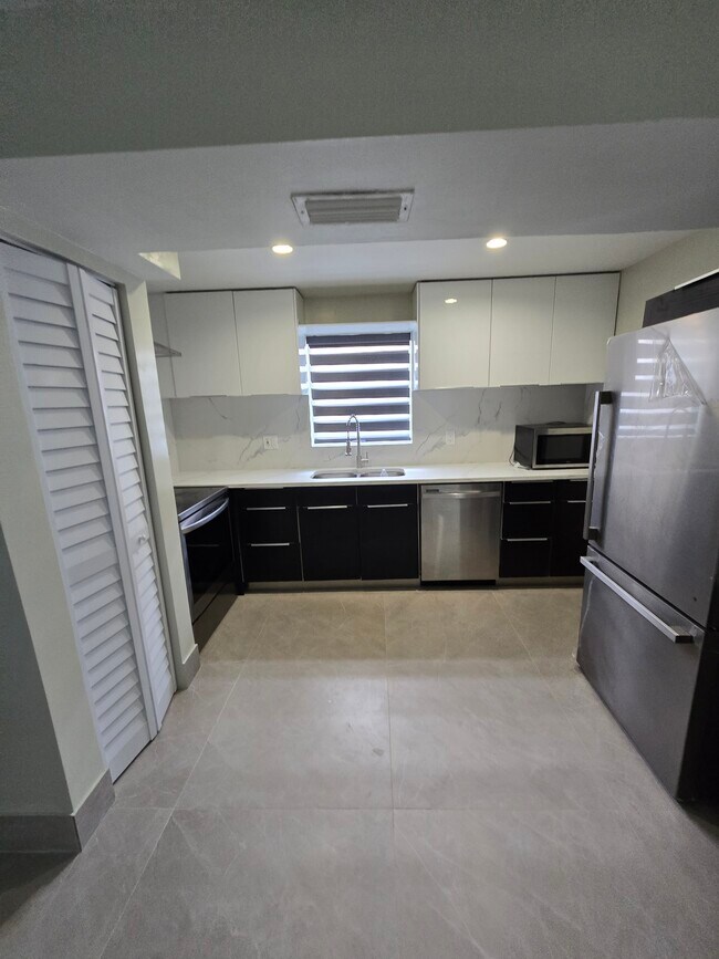 Foto del edificio - 7924 SW 8th St