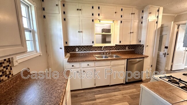 Photo - 714 W Hurd St House