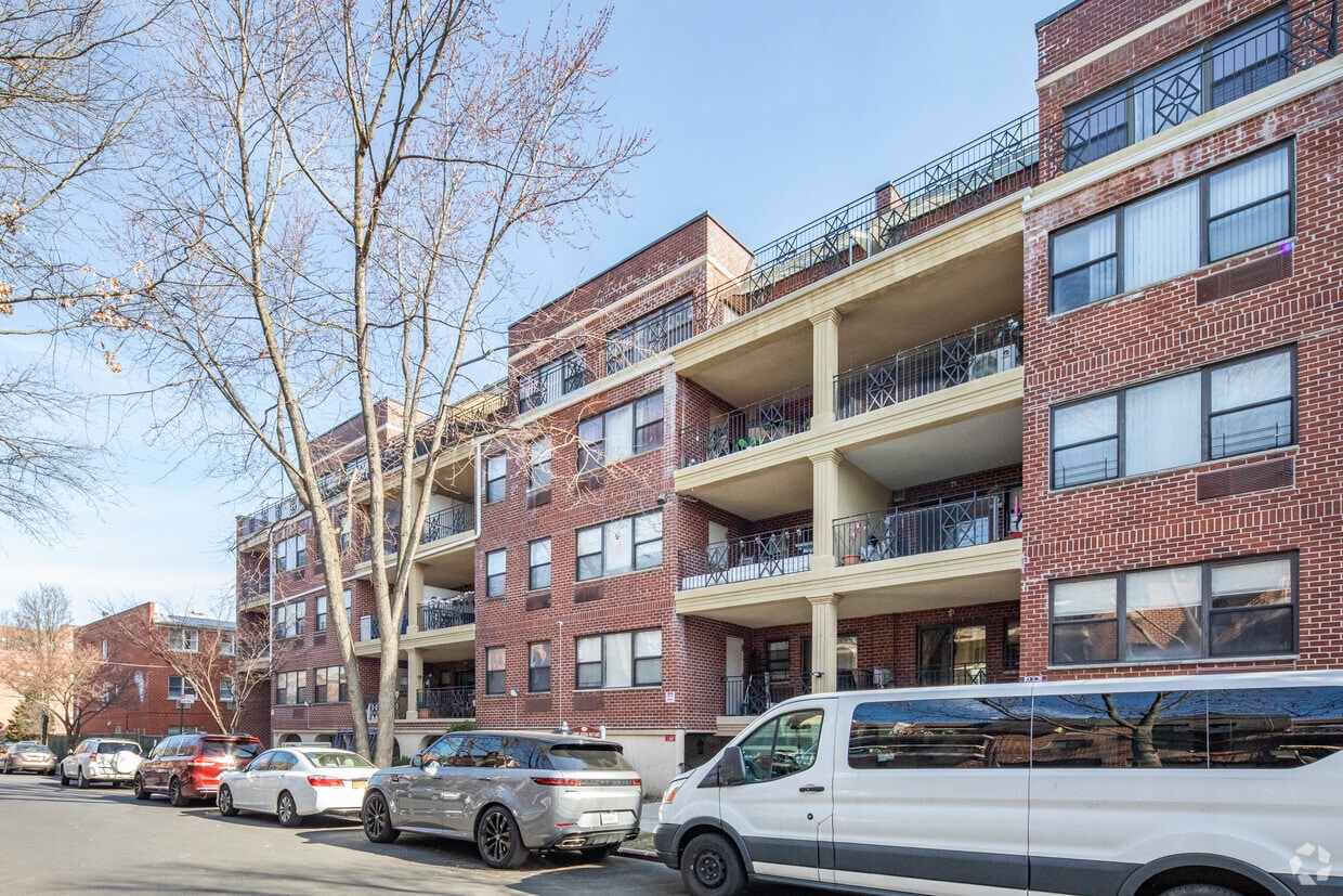 Primary Photo - Garden Hills Condos