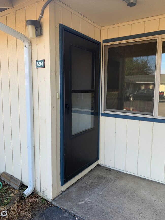 Building Photo - 890 Morton Pl
