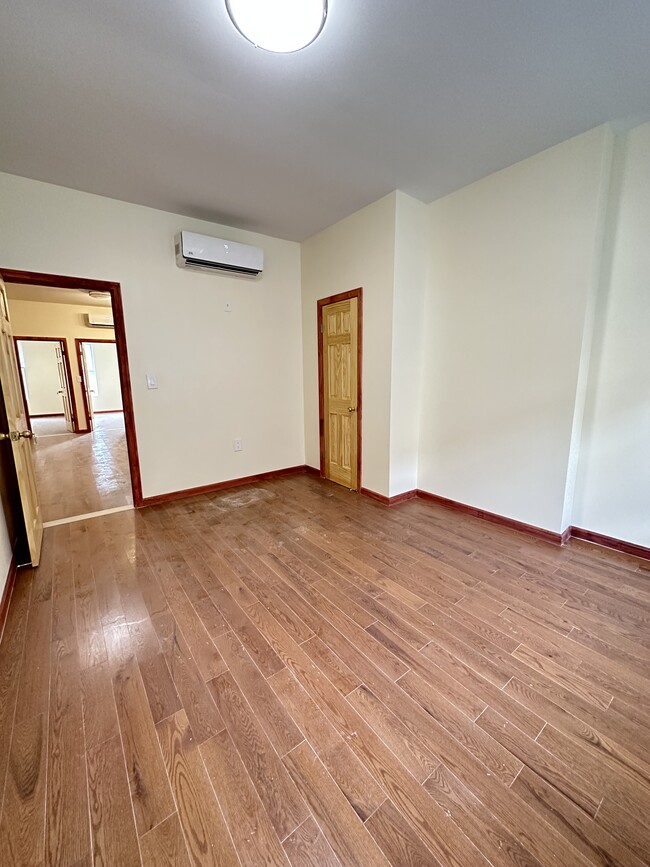 Building Photo - 280 Linden St