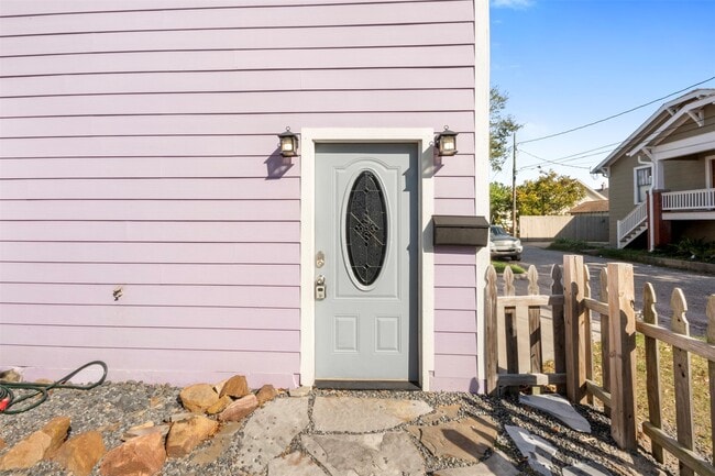 Building Photo - 3218 Ave Q 1/2