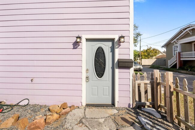 Foto del edificio - 3218 Ave Q 1/2