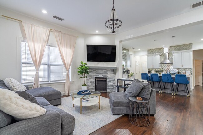 Building Photo - Spacious 4BR House in Atlanta