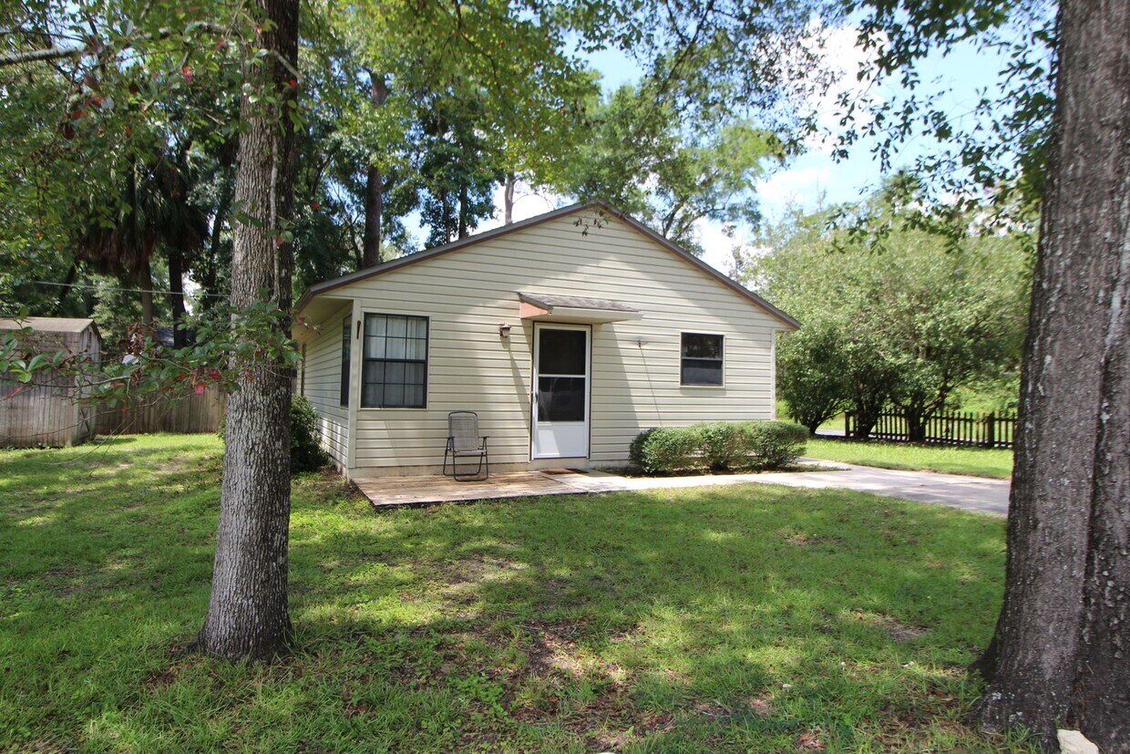 Building Photo - 2 Bedroom Home Available Now in Wakulla Ga...