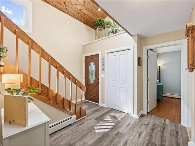 Building Photo - Spacious 4BR House in Chagrin Falls