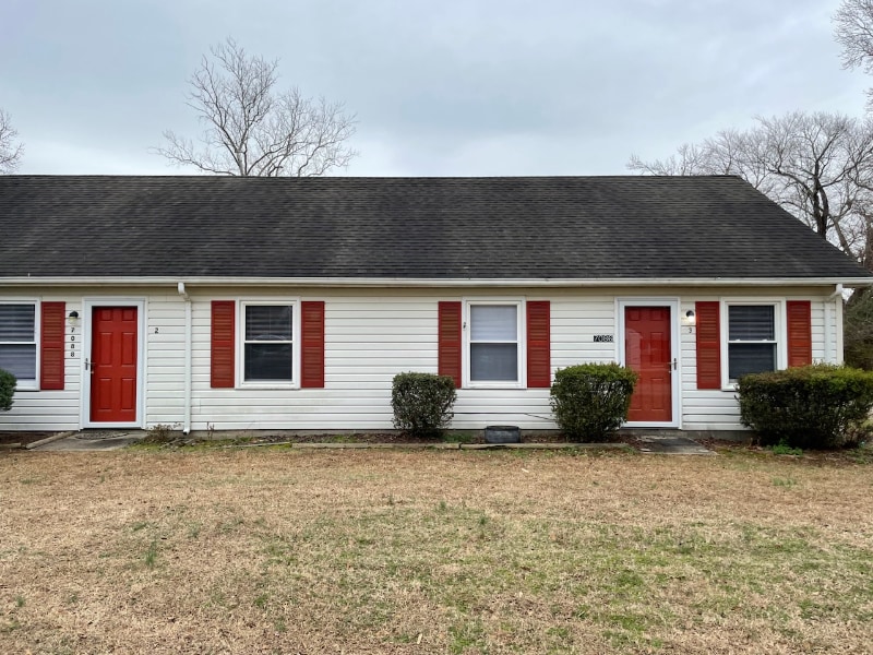 7086 E View Rd, Gloucester Point, VA 23072 Room for Rent in