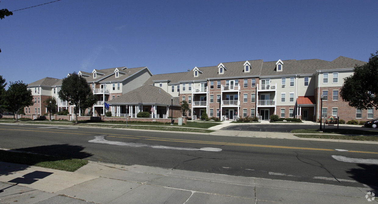 Primary Photo - Sunwood Apartments