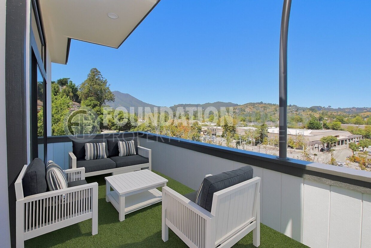 Primary Photo - Remodeled Luxury Mill Valley Retreat - FOU...