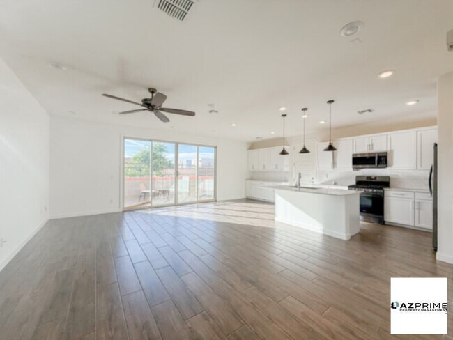 Foto del edificio - Unveil Your Dream Home in this Stunning 4/2.5 Oasis in Exclusive Phoenix Gated Community.