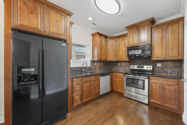 Building Photo - 2455 Pilgrim Rd