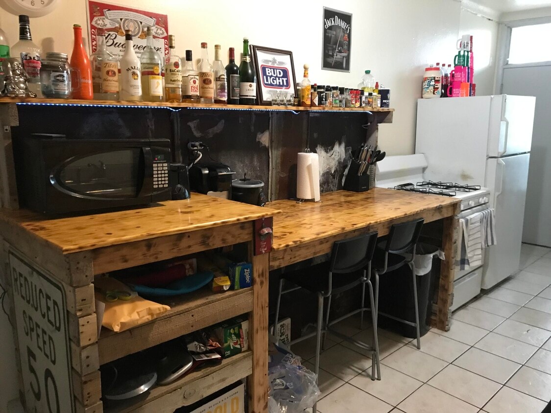 Building Photo - 1307 N Milwaukee St