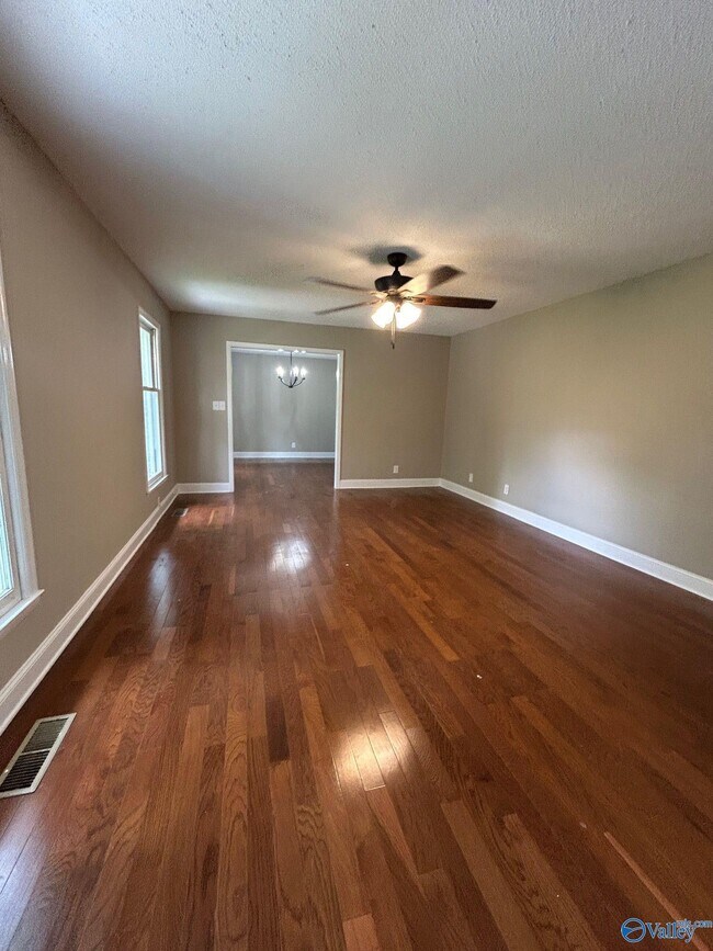 Foto del edificio - 153 Jacque-Jim Dr