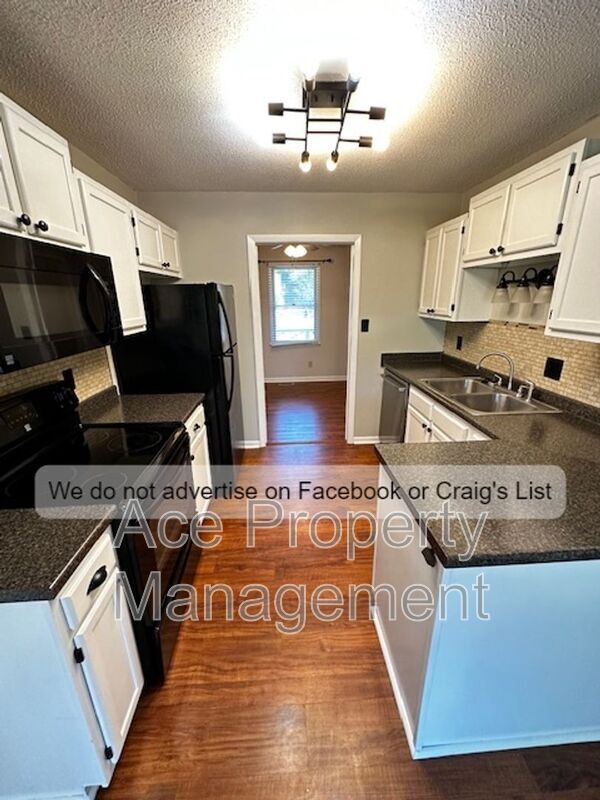 Foto del edificio - 1313 Butterwood Circle