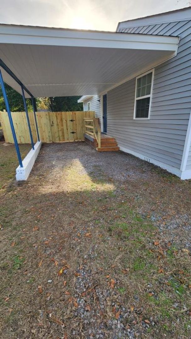 Building Photo - Super Nice 3 Bedroom, 1.5 Bathroom House N...