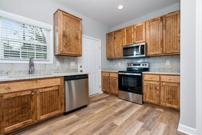 Building Photo - Cottage in Auburn!