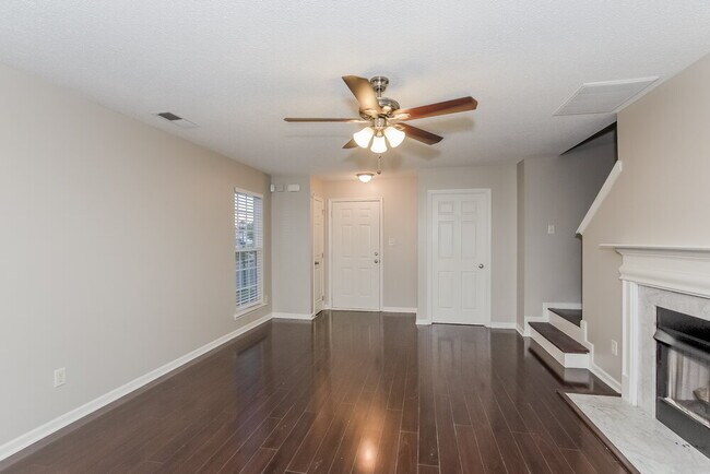 Building Photo - 1002 Great Falls Dr