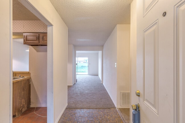Building Photo - 304 W Quantico St