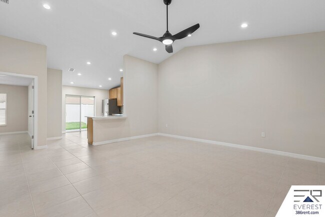 Building Photo - 12 Llovera Pl