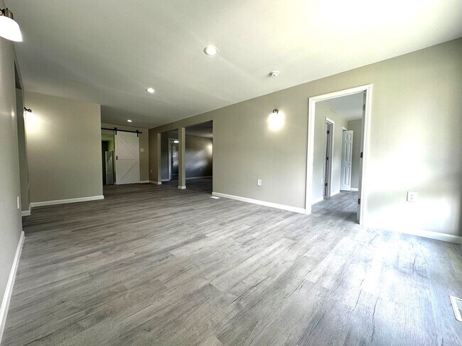 Foto del edificio - 607 New River Dr