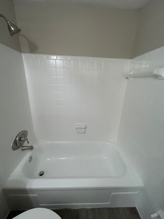 Building Photo - 1214 Santiago Dr