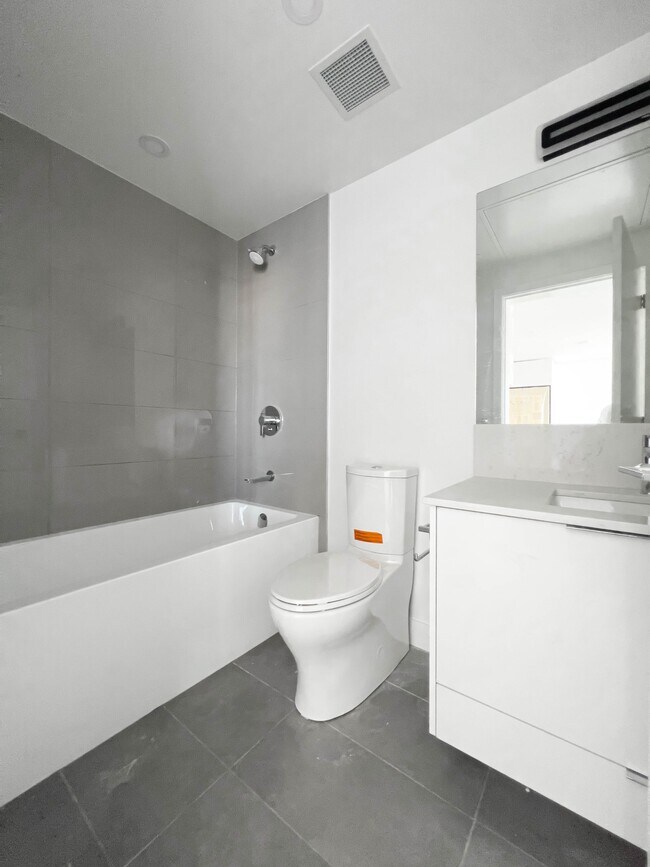 Building Photo - 901-901 Lougheed Hwy.