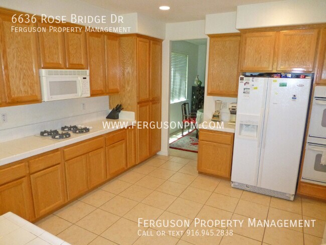 Foto del edificio - Hard to Find Dual Master Bedroom Home With...