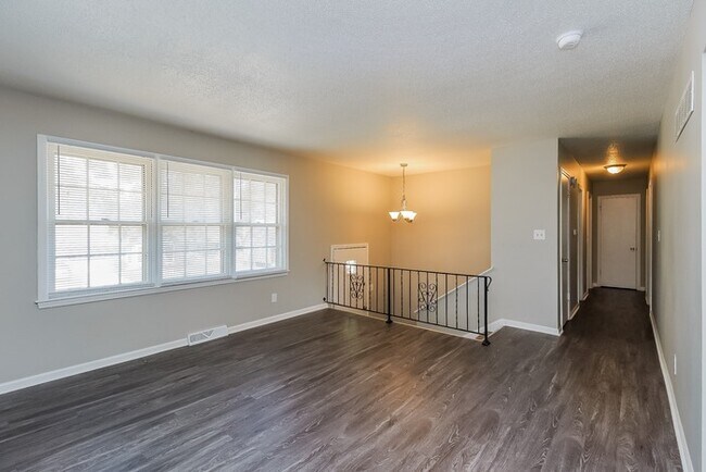 Building Photo - 3 Bedroom Beauty in Grandview