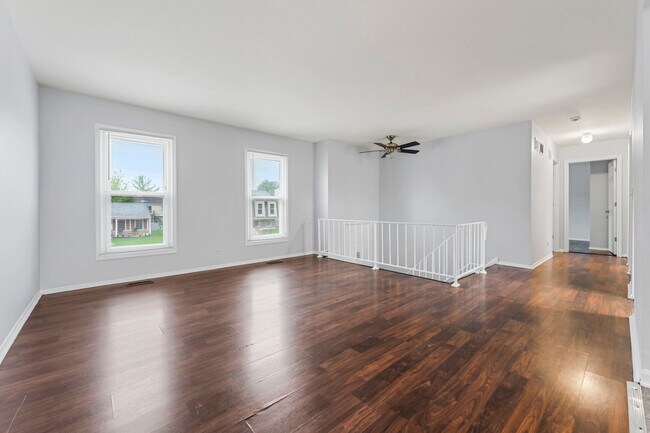 Building Photo - 999 Woodside Dr