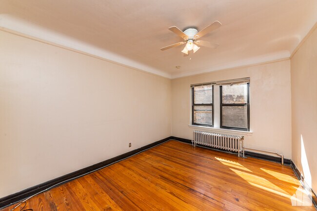 Building Photo - 948 W Cuyler Ave